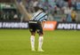 Suárez cogita viajar a Barcelona para tratar lesão, diz jornal uruguaio