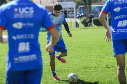 CAXIAS DO SUL, RS, BRASIL. 26-09-2025. Treino da Apafut, na Vila Olímpica da UCS. O timeirá estrear na Terceirona Gaúcha neste final de semana.Indexador: Neimar De Cesero<!-- NICAID(16133378) -->