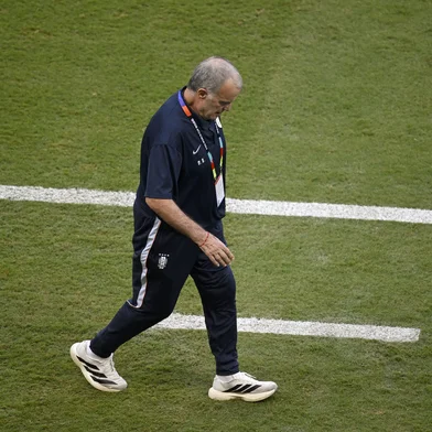 Uruguay's Argentine head coach Marcelo Bielsa gestures during the 2026 World Cup Group H football match between Uruguay and Spain at the Guadalajara Stadium in Zapopan on June 26, 2026.  (Photo by Alfredo ESTRELLA / AFP)<!-- NICAID(16315549) -->