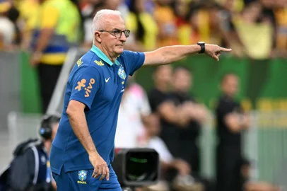 Dorival Júnior, técnico da Seleção Brasileira durante partida contra a Colômbia