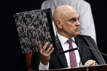 Marcelo Camargo / Agência Brasil BrasÃlia (DF), 11/09/2025 - O ministro Alexandre de Moraes durante sessão na Primeira Turma do Supremo Tribunal Federal (STF), que realiza o quinto dia de julgamento dos réus do Núcleo 1 da trama golpista, formado pelo ex-presidente Jair Bolsonaro e mBrasÃlia (DF), 11/09/2025 - O ministro Alexandre de Moraes durante sessão na Primeira Turma do Supremo Tribunal Federal (STF), que realiza o quinto dia de julgamento dos réus do Núcleo 1 da trama golpista, formado pelo ex-presidente Jair Bolsonaro e mais sete aliados. Foto: Marcelo Camargo/Agência BrasilLocal: BrasÃliaIndexador: Marcelo Camargo/Agência BrasilFonte: Agência Brasil/Empresa Brasil dFotógrafo: Reporter Fotografico<!-- NICAID(16122262) -->