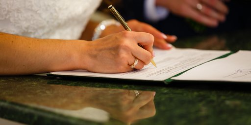 Casamento civil no RS: levantamento aponta que mulheres t&ecirc;m deixado de adotar sobrenome do marido