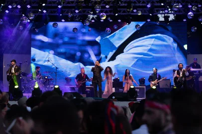 Bee Gees Immortality é a atração deste final de semana em Bento Gonçalves e Caxias do Sul. Em Bento o show ocorre nesta quarta-feira (10), às 20h, na Casa das Artes.Em Caxias, o espatáculo será apresentado no domingo (14), às 20h, no Teatro Murialdo.<!-- NICAID(15423771) -->