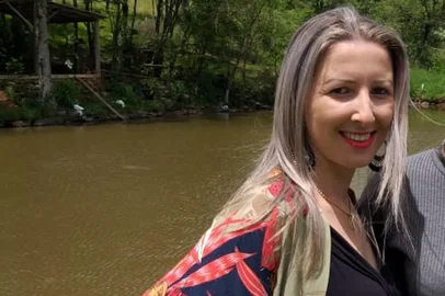Eleci Rejane Faleiro Rommel, 38 anos, a mulher encontrada morta em casa, em Garibaldi. ATENÇÃO: ELA É A DE CASACO COLORIDO<!-- NICAID(16090552) -->