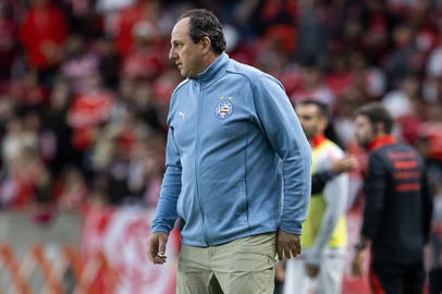 Rafael Rodrigues / Bahia Técnico do Bahia, Rogério Ceni na beira do gramado do Beira-Rio contra o Inter