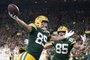 Kansas City Chiefs v Green Bay PackersGREEN BAY, WISCONSIN - DECEMBER 03: Ben Sims #89 of the Green Bay Packers celebrates with Tucker Kraft #85 after scoring a touchdown during the first quarter against the Kansas City Chiefs at Lambeau Field on December 03, 2023 in Green Bay, Wisconsin.   Patrick McDermott/Getty Images/AFP (Photo by Patrick McDermott / GETTY IMAGES NORTH AMERICA / Getty Images via AFP)Editoria: SPOLocal: Green BayIndexador: PATRICK MCDERMOTTSecao: American footballFonte: GETTY IMAGES NORTH AMERICAFotógrafo: CONTRIBUTOR<!-- NICAID(15616798) -->