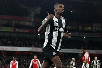 Isak, futebol, Newcastle