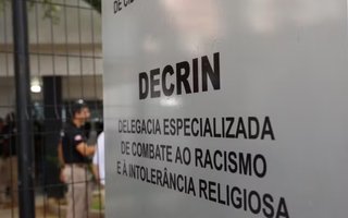 Turista gaúcha faz ofensas raciais, cospe em comerciante e é presa em Salvador, diz polícia<!-- NICAID(16209670) -->