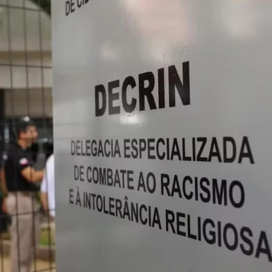 Turista gaúcha faz ofensas raciais, cospe em comerciante e é presa em Salvador, diz polícia<!-- NICAID(16209670) -->