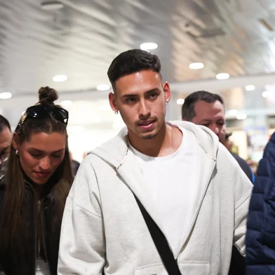 PORTO ALEGRE, RS, BRASIL, 19-08-2025: Reforço tricolor. Chegada do novo volante do grêmio, Erik Noriega. Foto: Jonathan Heckler/Agência RBS<!-- NICAID(16104931) -->