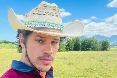 José Loreto em Mato Grosso do Sul, nos bastidores da gravação do remake "Pantanal"<!-- NICAID(15099482) -->