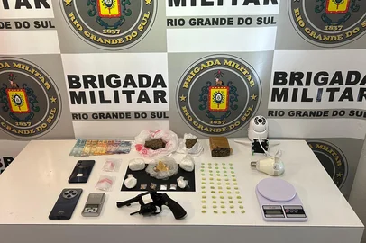 Casal é preso suspeito de armazenar e distribuir drogas para organização criminosa em Guaporé.<!-- NICAID(16136582) -->
