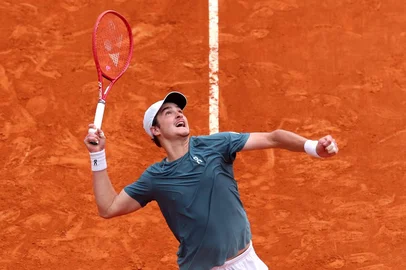 João Fonseca durante jogo contra Zverev<!-- NICAID(16262992) -->