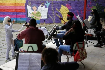 PORTO ALEGRE, RS, BRASIL - 2021.04.10 - Governo alemão reconhece trabalho feito pela Orquestra Villa-lobos. Na foto: Cecília (Foto: ANDRÉ ÁVILA/ Agência RBS)<!-- NICAID(14906184) -->