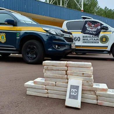 PRF apreende 30 quilos de cocaína com paraguaios em Ijuí<!-- NICAID(16009040) -->