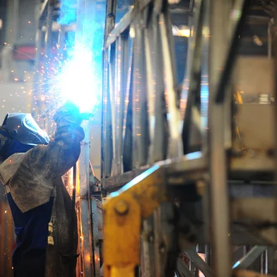 CAXIAS DO SUL, RS, BRASIL, 29/03/2023. Dados de fevereiro do Caged apontam que indústria foi o setor que mais gerou empregos em Caxias do Sul. Na foto, linha de produção da Marcopolo. (Porthus Junior/Agência RBS)<!-- NICAID(15388720) -->