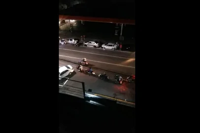 Nos bairros Centro, São Pelegrino, Pio X, Santa Catarina e Madureira. Quem dormiu mais tarde na noite de Natal ouviu das janelas o barulho das motos que por onde passavam, causavam incômodo aos moradores. Na região da Estação Férrea moradores contaram quase cem motocilistas que aceleravam e faziam os motores darem uma éspecie de tiro, manobra conhecida pelos motoqueiros como "cortar o giro"<!-- NICAID(15304307) -->