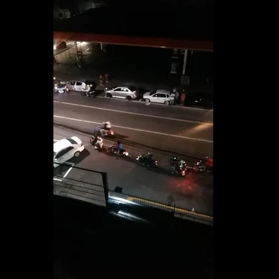 Nos bairros Centro, São Pelegrino, Pio X, Santa Catarina e Madureira. Quem dormiu mais tarde na noite de Natal ouviu das janelas o barulho das motos que por onde passavam, causavam incômodo aos moradores. Na região da Estação Férrea moradores contaram quase cem motocilistas que aceleravam e faziam os motores darem uma éspecie de tiro, manobra conhecida pelos motoqueiros como "cortar o giro"<!-- NICAID(15304307) -->