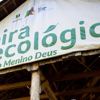 PORTO ALEGRE, RS, BRASIL, 24.04.2024: a série É bacana em Poa, da colunista Juliana Bublitz, leva o leitor para conhecer a Feira Ecológica do Menino Deus. Foto: Camila Hermes/Agencia RBS<!-- NICAID(15744302) -->