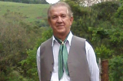 Morreu na última quinta-feira (18), aos 78 anos, Júlio Tadeu Alves de Lima, uma das figuras mais importantes na preservação do tradicionalismo gaúcho. Natural de Bento Gonçalves, ele residia em Concórdia, município da região Oeste de Santa Catarina, onde deixou marcas profundas na vida cultural da comunidade.<!-- NICAID(16131828) -->