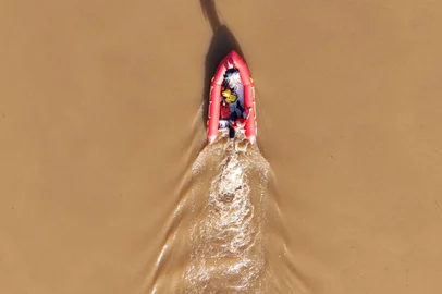 Corpo de Bombeiros do Vale do Sinos / Divulgação Adolescente de 13 anos desaparece no Rio do Sinos; bombeiros fazem buscas<!-- NICAID(16207056) -->