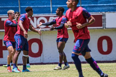 Caxias realizou o primeiro-jogo da pré-temporada, contra o Sindicato dos Atletas, no Centenário.<!-- NICAID(16181713) -->