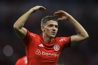Internacional's forward Lucca gestures during the Copa Libertadores group stage first leg football match between Brazil's Internacional and Uruguay's Nacional at the Beira-Rio stadium in Porto Alegre, Brazil, on May 3, 2023. (Photo by SILVIO AVILA / AFP)Editoria: SPOLocal: Porto AlegreIndexador: SILVIO AVILASecao: soccerFonte: AFPFotógrafo: STR<!-- NICAID(15419521) -->