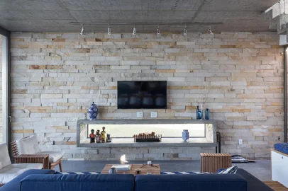 Oficina Conceito Arquitetura, dos sócios Mauricio Rissinger, Guilherme Nogueira e Tiago Scherer. Tendência de pedras na arquitetura, decoração, design, pedra, revestimento<!-- NICAID(15747184) -->