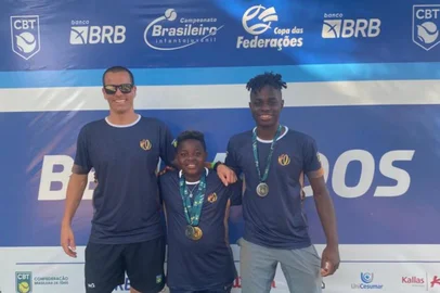 Irmãos Frederico e Vitor Moraes, do projeto Lapidando Tenistas, participaram do mais importante torneio infanto-juvenil brasileiro, em Uberlândia-MG<!-- NICAID(15156240) -->