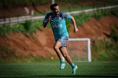 Meia Nenê realiza treinamentos no CT<!-- NICAID(15670240) -->