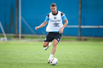 Treino GremioBruno Uvini em treino pelo Grêmio - Foto: Lucas Uebel/Grêmio FBPA/DivulgaçãoEditoria: SPOLocal: Porto AlegreIndexador: Lucas UebelSecao: futebolFonte: Gremio.netFotógrafo: Treino Gremio<!-- NICAID(15381524) -->