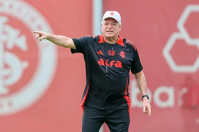 1/12/2025 - Abel Braga no treino do Inter, CT Parque Gigante, em Porto Alegre<!-- NICAID(16177636) -->