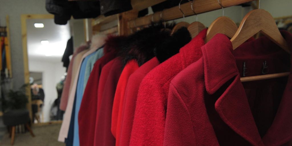 De botas a casacos: loja de aluguel de roupas em Gramado é alternativa aos turistas não habituados com o frio da Serra | Pioneiro De botas a casacos: loja de aluguel de roupas em Gramado é alternativa aos turistas não habituados com o frio da Serra | Pioneiro