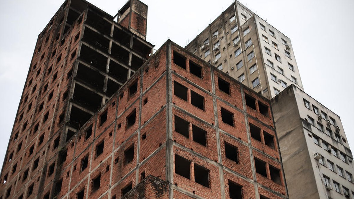 Demolição do Esqueletão: obra embargada