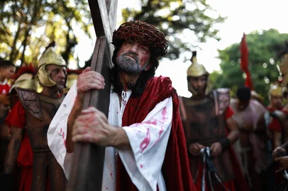 Porto Alegre, RS, Brasil, 18-04-2025: Encenação da Paixão de Cristo no Morro da Cruz. Foto: Renan Mattos / Agência RBS<!-- NICAID(16019919) -->
