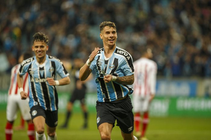 Ferreira encerra jejum de quase 8 meses sem balançar as redes pelo Grêmio