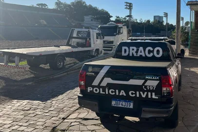 Conforme a Delegacia de Repressão às Ações Criminosas Organizadas (Draco), o homem preso nesta terça-feira, no bairro Marechal Floriano, realizava contato direto com funcionários da empresa, comprava grandes quantidades do combustível e revendia por valores acima dos adquiridos.<!-- NICAID(15429950) -->