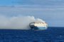 (USAR DE THUMB)Navio cargueiro contendo carros de luxo pega fogo no Oceano Atlântico.<!-- NICAID(15020171) -->