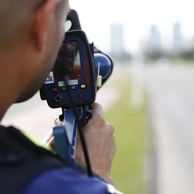 PORTO ALEGRE, RS, BRASIL - 12/07/2019 - EPTC utiliza radar móvel para fiscalização do trânsito na Av. Beira Rio. (FOTO: ANSELMO CUNHA/ESPECIAL)<!-- NICAID(14162526) -->