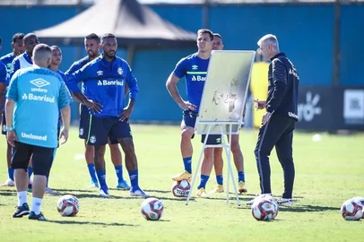 Treino de Tiago Nunes
