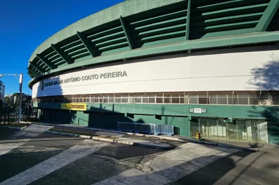 Estádio Couto Pereira, do Coritiba, que será a "casa provisória" do Grêmio<!-- NICAID(15776078) -->