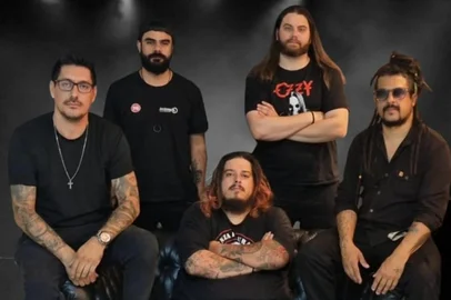 Giovane de Nardi / Divulgação O São Patrício Bar realiza anualmente a celebração do Dia de São Patrício oficialmente dia 17 de março.Agora, em 2026 comemoramos pela décima oitava vez, desde o início de existência do bar. Estamos preparando uma festa nos moldes da comemoração do Dia de São Patrício em Dublin - Irlanda (Saint Patrick's Day).A festa será realizada no dia 15 de março - domingo - das 15 horas às 22 horas no São Patrício Bar.FOTO: banda Snowblind<!-- NICAID(16241516) -->