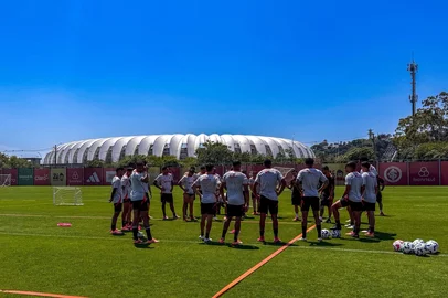 Ricardo Duarte / Inter / Divulgação Inter treinando no CT Parque Gigante