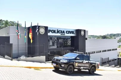 Professor é preso por suspeita de importunação sexual em MarauInvestigação deve início há cerca de três meses<!-- NICAID(15927215) -->