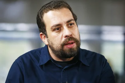 PORTO ALEGRE, RS, BRASIL, 16-07-2018: Sabatina GaúchaZH com Guilherme Boulos, pré-candidato à presidência da república pelo PSOL (FOTO FÉLIX ZUCCO/AGÊNCIA RBS, Editoria de Notícias).<!-- NICAID(13650383) -->