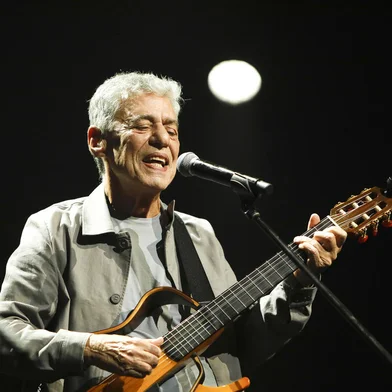 Chico Buarque<!-- NICAID(15251625) -->