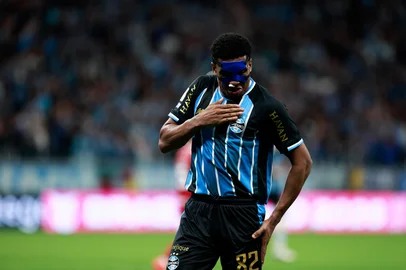 Duda Fortes / Grupo RBS PORTO ALEGRE, RS, BRASIL, 11-10-2026: Grêmio vs Internacional, clássico GreNal nº455, pelo Campeonato Brasileiro Série A 2026. O jogo ocorre na Arena, em Porto Alegre. Foto: Duda Fortes/Grupo RBS<!-- NICAID(16385349) -->