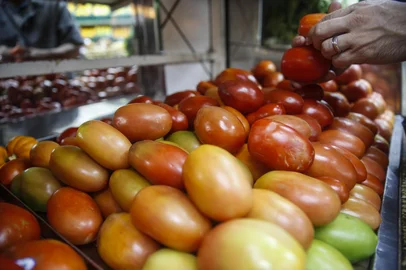 PORTO ALEGRE, RS, BRASIL - 2021.11.09 - Cesta básica subiu mais de 12% em 2021. Alta em outubro foi puxada por batata, tomate, café e açúcar. (Foto: ANDRÉ ÁVILA/ Agência RBS)<!-- NICAID(14936630) -->