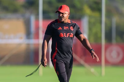 Roger Machado em treino do Inter<!-- NICAID(16027943) -->