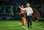 Luís Castro rechaça comentários sobre relação entre multa e eventual saída do Grêmio: "Falta de respeito"